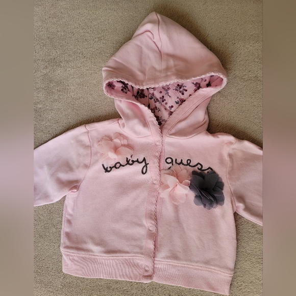Guess Baby Girl Pink Hoodie Sweater 4 Snap Buttons Size 3-6 Months - Picture 3 of 5